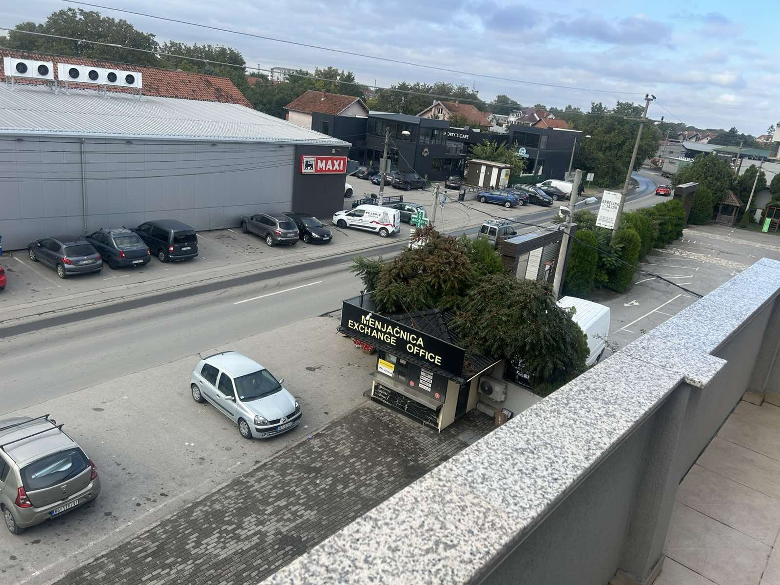 Izdajem sobe u Borči - hostelski tip smeštaja